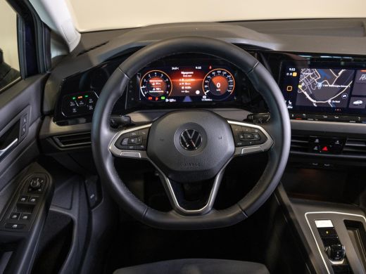 Volkswagen Golf 1.5 eTSI R-Line Business+ 150pk / Dodehoek detectie / Elektrisch verstelbare stoelen met geheugen... ActivLease financial lease