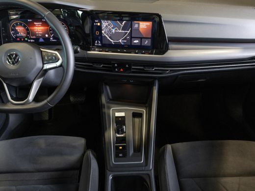 Volkswagen Golf 1.5 eTSI R-Line Business+ 150pk / Dodehoek detectie / Elektrisch verstelbare stoelen met geheugen... ActivLease financial lease