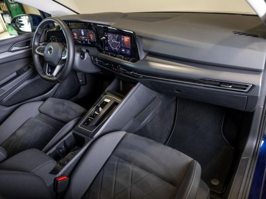 Volkswagen Golf 1.5 eTSI R-Line Business+ 150pk / Dodehoek detectie / Elektrisch verstelbare stoelen met geheugen... ActivLease financial lease