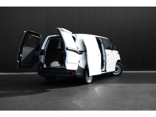 Volkswagen ID. Buzz Cargo Cargo 79 kWh | 286 pk | Trekhaak | Achterdeuren | App Connect | Camera | Bijrijdersbank | Adaptiv... ActivLease financial lease