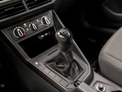 Volkswagen Polo 1.0 Sportline (VIRTUAL COCKPIT, APPLE CARPLAY, CRUISE, SPORTSTOELEN, LANE ASSIST, NIEUWE APK, NIE... ActivLease financial lease