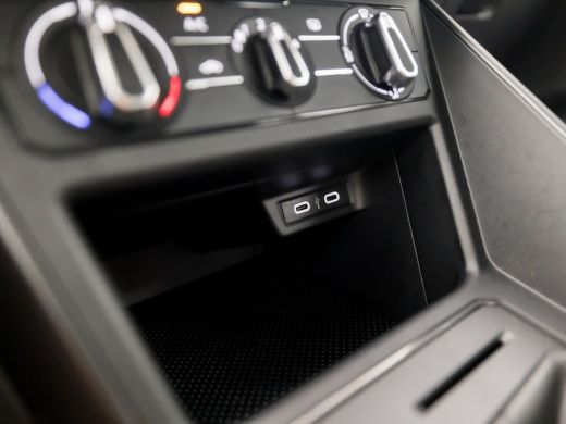 Volkswagen Polo 1.0 Sportline (VIRTUAL COCKPIT, APPLE CARPLAY, CRUISE, SPORTSTOELEN, LANE ASSIST, NIEUWE APK, NIE... ActivLease financial lease