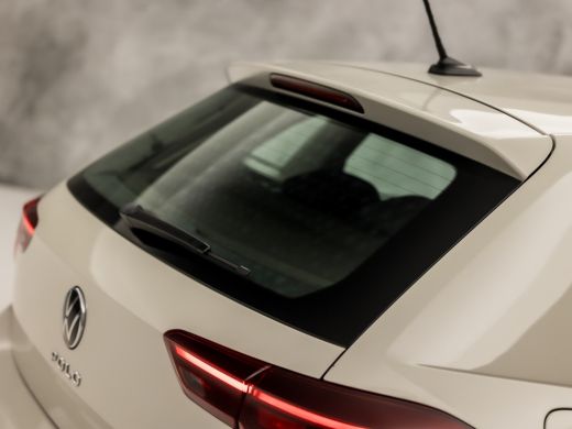 Volkswagen Polo 1.0 Sportline (VIRTUAL COCKPIT, APPLE CARPLAY, CRUISE, SPORTSTOELEN, LANE ASSIST, NIEUWE APK, NIE... ActivLease financial lease