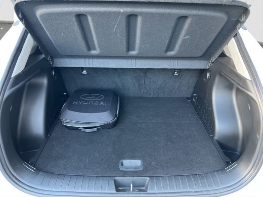 Hyundai Kona Comfort Smart 65.4 kWh | Camera | Carplay draadloos | Climate control | Adaptive cruise control |... ActivLease financial lease