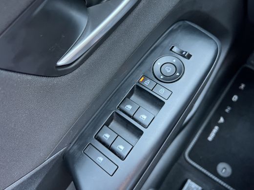 Hyundai Kona Comfort Smart 65.4 kWh | Camera | Carplay draadloos | Climate control | Adaptive cruise control |... ActivLease financial lease