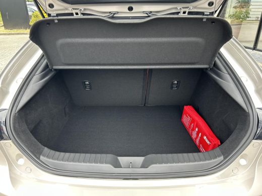 Mazda 3 2.5 e-SkyActiv-G M Hybrid 140 Nagisa | &euro; 7.500,- Demo Voordeel | Rijklaarprijs ! ActivLease financial lease