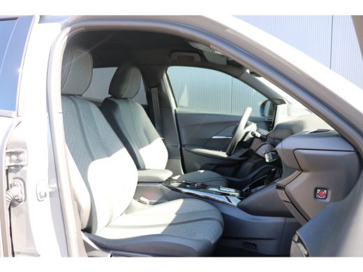 Peugeot 2008 1.2 Hybrid 136 Allure | Navi | Keyless entry | Camera V+A | LMV | Ad. Cruise control | DAB | ActivLease financial lease