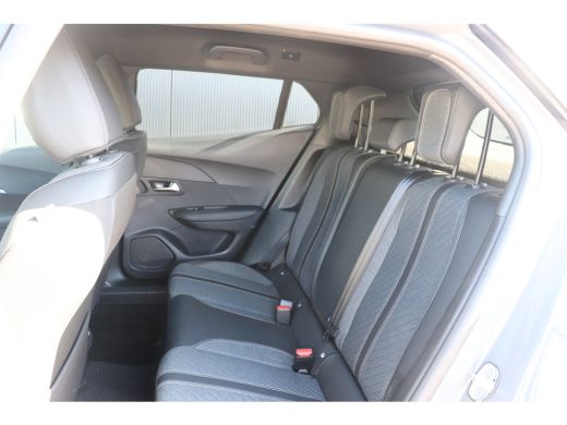 Peugeot 2008 1.2 Hybrid 136 Allure | Navi | Keyless entry | Camera V+A | LMV | Ad. Cruise control | DAB | ActivLease financial lease