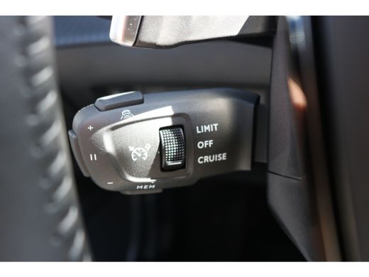 Peugeot 2008 1.2 Hybrid 136 Allure | Navi | Keyless entry | Camera V+A | LMV | Ad. Cruise control | DAB | ActivLease financial lease