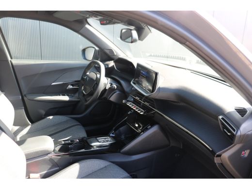 Peugeot 2008 1.2 Hybrid 136 Allure | Navi | Keyless entry | Camera V+A | LMV | Ad. Cruise control | DAB | ActivLease financial lease