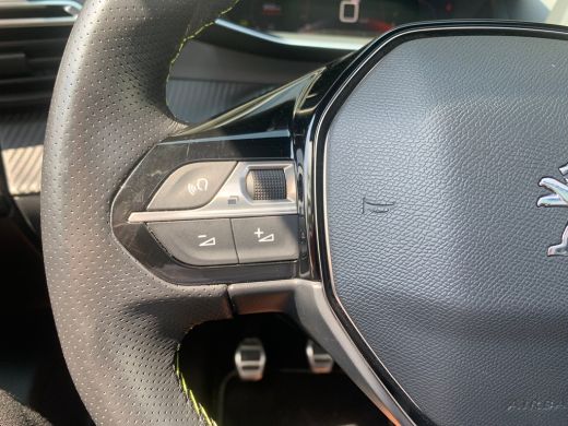 Peugeot 2008 1.2 PureTech GT Airco | Camera | Cruise Control | DAB | Focal-Audio | Keyless | Pano | LED | LMV ... ActivLease financial lease