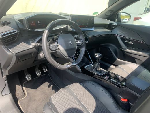 Peugeot 2008 1.2 PureTech GT Airco | Camera | Cruise Control | DAB | Focal-Audio | Keyless | Pano | LED | LMV ... ActivLease financial lease