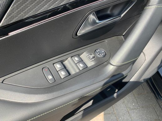 Peugeot 2008 1.2 PureTech GT Airco | Camera | Cruise Control | DAB | Focal-Audio | Keyless | Pano | LED | LMV ... ActivLease financial lease