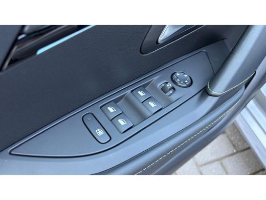 Peugeot 208 1.2 PURETECH 100PK GT PACK / NAVI / LEDER / CLIMA / PDC / 17" LMV / CAMERA / KEYLESS / CRUISECONT... ActivLease financial lease