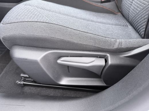 Peugeot e-208 | &euro;5000 Voorraad Voordeel | Business | 10" HD-touchscreen met PEUGEOT i-Connect&reg; Advanced Navigat... ActivLease financial lease