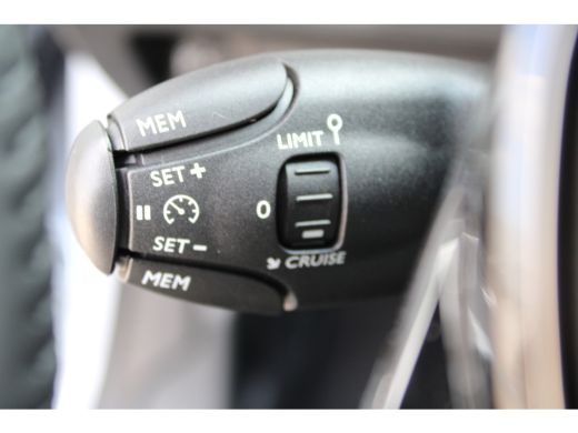 Peugeot e-208 Business | Elektrische parkeerrem | Elektrische parkeerrem | Extra getinte achterste zijruiten en... ActivLease financial lease