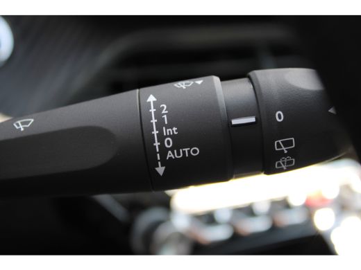 Peugeot e-208 Business | Elektrische parkeerrem | Elektrische parkeerrem | Extra getinte achterste zijruiten en... ActivLease financial lease