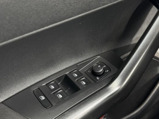 Volkswagen Polo 1.0 TSI Life Business NL-AUTO | NAVI | LED| STOELVERWARMING ActivLease financial lease