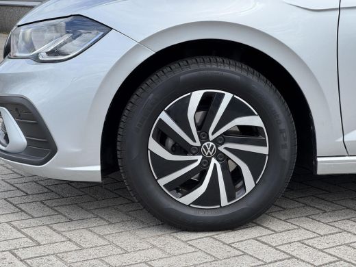 Volkswagen Polo 1.0 TSI Life Business NL-AUTO | NAVI | LED| STOELVERWARMING ActivLease financial lease