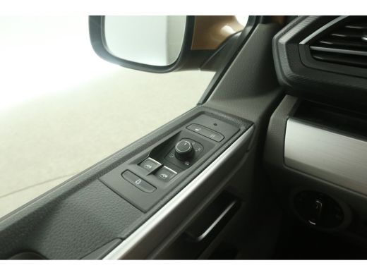 Volkswagen Transporter 2.0 TDI L2H1 Bulli Highline Exclusive | Dubbele Cabine | Automaat | Airco | Camera | Virtual | Cr... ActivLease financial lease