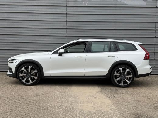 Volvo  V60 Cross Country B5 Ultimate Pano-dak | Parkeerverw.| B&W | Trekh. | Nappa massage/ventilatie | 20" ActivLease financial lease