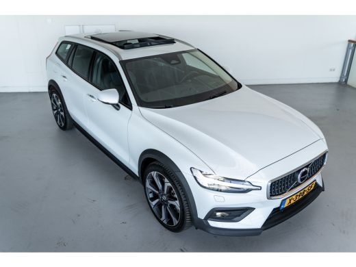 Volvo  V60 Cross Country B5 Ultimate Pano-dak | Parkeerverw.| B&W | Trekh. | Nappa massage/ventilatie | 20" ActivLease financial lease