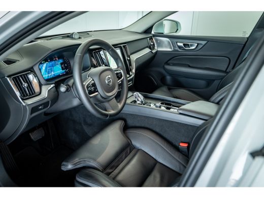 Volvo  V60 Cross Country B5 Ultimate Pano-dak | Parkeerverw.| B&W | Trekh. | Nappa massage/ventilatie | 20" ActivLease financial lease