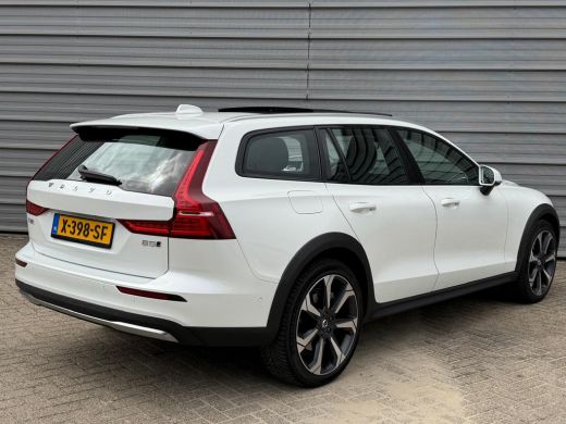 Volvo  V60 Cross Country B5 Ultimate Pano-dak | Parkeerverw.| B&W | Trekh. | Nappa massage/ventilatie | 20" ActivLease financial lease