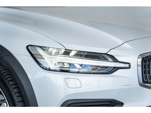 Volvo  V60 Cross Country B5 Ultimate Pano-dak | Parkeerverw.| B&W | Trekh. | Nappa massage/ventilatie | 20" ActivLease financial lease