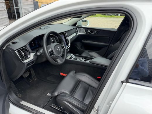 Volvo  V60 Cross Country B5 Ultimate Pano-dak | Parkeerverw.| B&W | Trekh. | Nappa massage/ventilatie | 20" ActivLease financial lease