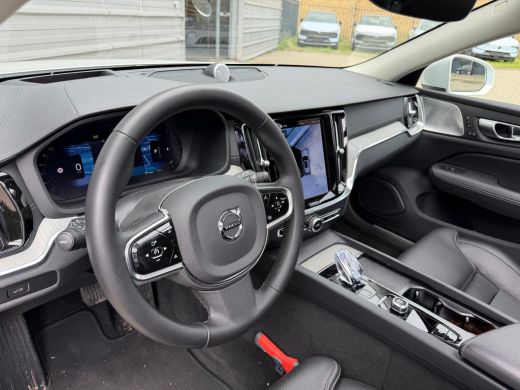 Volvo  V60 Cross Country B5 Ultimate Pano-dak | Parkeerverw.| B&W | Trekh. | Nappa massage/ventilatie | 20" ActivLease financial lease