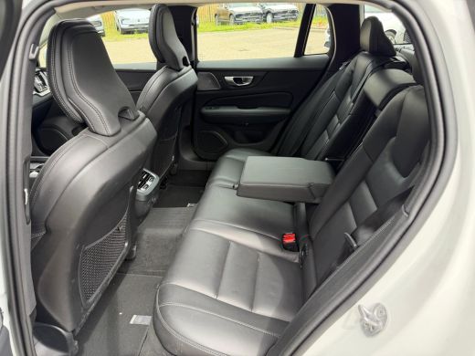 Volvo  V60 Cross Country B5 Ultimate Pano-dak | Parkeerverw.| B&W | Trekh. | Nappa massage/ventilatie | 20" ActivLease financial lease