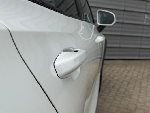 Volvo  V60 Cross Country B5 Ultimate Pano-dak | Parkeerverw.| B&W | Trekh. | Nappa massage/ventilatie | 20" ActivLease financial lease