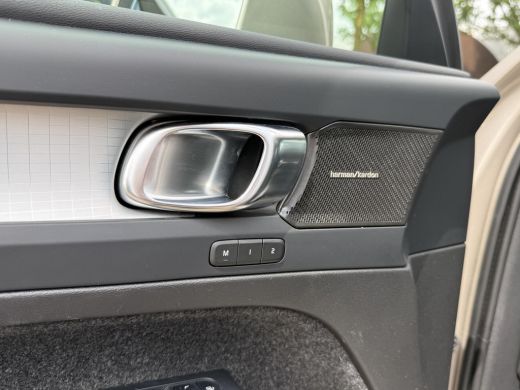 Volvo  XC40 1.5 T4 Plug-in hybrid Plus Bright VOLVO DEALER ONDERHOUDEN | PANO| 360 CAMERA| HARMAN KARDON| STO... ActivLease financial lease