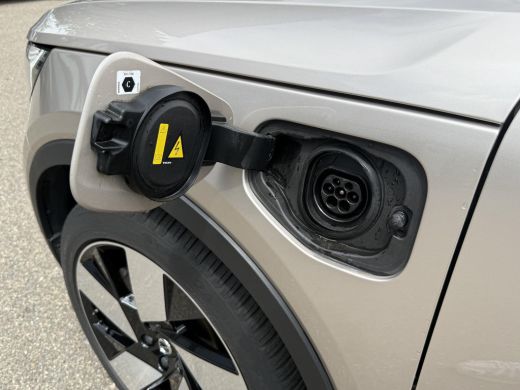 Volvo  XC40 1.5 T4 Plug-in hybrid Plus Bright VOLVO DEALER ONDERHOUDEN | PANO| 360 CAMERA| HARMAN KARDON| STO... ActivLease financial lease