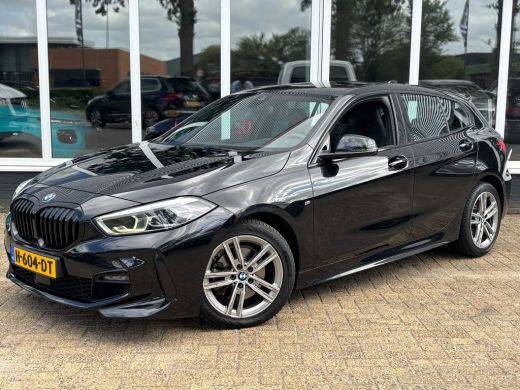 BMW 1 Serie 118i Executive Edition | M Pakket | Leer | Apple Carplay | Sfeerverlichting | Parkeersensoren ActivLease financial lease