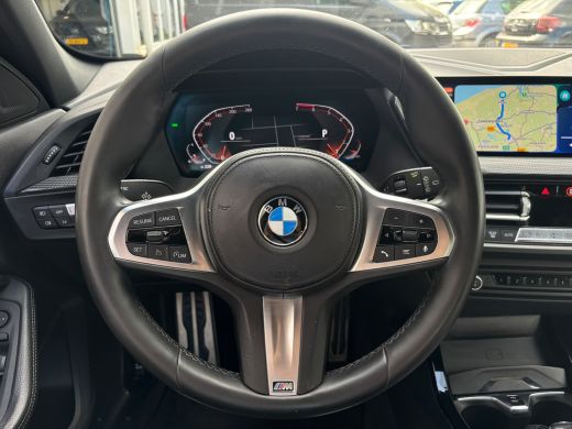 BMW 1 Serie 118i Executive Edition | M Pakket | Leer | Apple Carplay | Sfeerverlichting | Parkeersensoren ActivLease financial lease