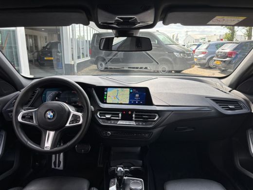 BMW 1 Serie 118i Executive Edition | M Pakket | Leer | Apple Carplay | Sfeerverlichting | Parkeersensoren ActivLease financial lease