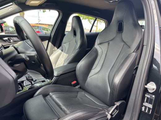 BMW 1 Serie 118i Executive Edition | M Pakket | Leer | Apple Carplay | Sfeerverlichting | Parkeersensoren ActivLease financial lease