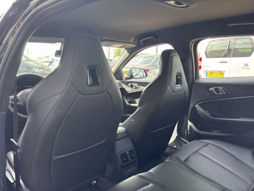 BMW 1 Serie 118i Executive Edition | M Pakket | Leer | Apple Carplay | Sfeerverlichting | Parkeersensoren ActivLease financial lease