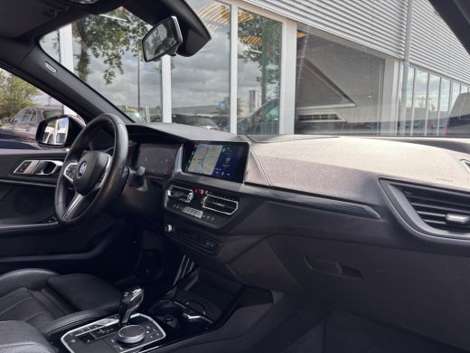 BMW 1 Serie 118i Executive Edition | M Pakket | Leer | Apple Carplay | Sfeerverlichting | Parkeersensoren ActivLease financial lease