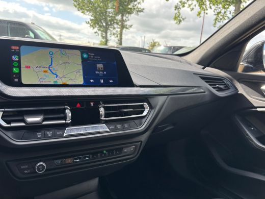 BMW 1 Serie 118i Executive Edition | M Pakket | Leer | Apple Carplay | Sfeerverlichting | Parkeersensoren ActivLease financial lease