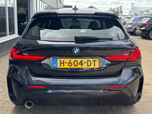 BMW 1 Serie 118i Executive Edition | M Pakket | Leer | Apple Carplay | Sfeerverlichting | Parkeersensoren ActivLease financial lease