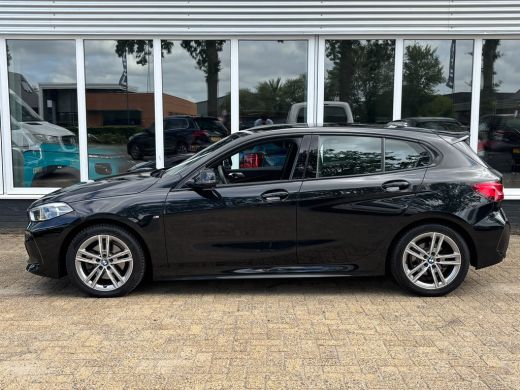 BMW 1 Serie 118i Executive Edition | M Pakket | Leer | Apple Carplay | Sfeerverlichting | Parkeersensoren ActivLease financial lease