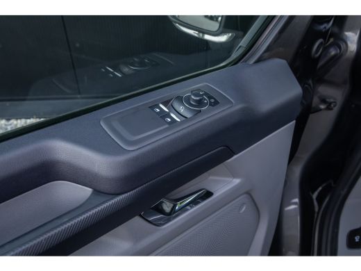 Ford Transit Custom Kombi 340 2.5 PHEV L2H1 Limited | 8-persoons | | Achteruitrijcamera | Airco (automatisch) | Keyle... ActivLease financial lease