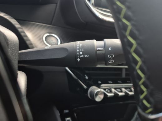 Peugeot 208 1.2 PureTech GT Pack Panoramadak | Stoelverwarming | Keyless | Full LED | Camera | Full map navig... ActivLease financial lease