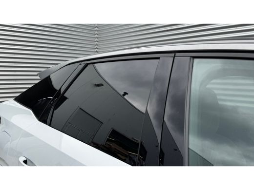 Peugeot 3008 1.2 HYBRID 145PK GT AUTOMAAT / NAVI / LEDER / CLIMA / LED / PDC / 19" LMV / ALCANTARA / CAMERA / ... ActivLease financial lease
