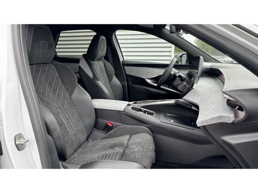 Peugeot 3008 1.2 HYBRID 145PK GT AUTOMAAT / NAVI / LEDER / CLIMA / LED / PDC / 19" LMV / ALCANTARA / CAMERA / ... ActivLease financial lease