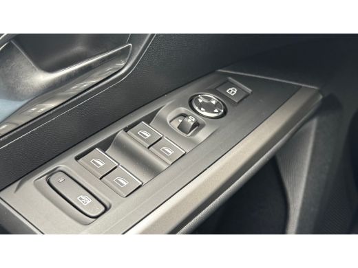 Peugeot 3008 1.2 HYBRID 145PK GT AUTOMAAT / NAVI / LEDER / CLIMA / LED / PDC / 19" LMV / ALCANTARA / CAMERA / ... ActivLease financial lease