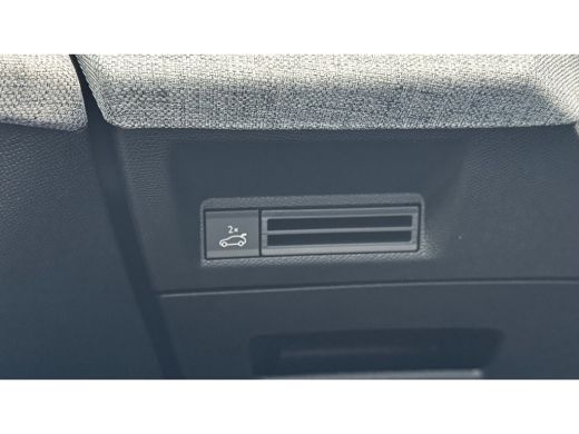 Peugeot 3008 1.2 HYBRID 145PK GT AUTOMAAT / NAVI / LEDER / CLIMA / LED / PDC / 19" LMV / ALCANTARA / CAMERA / ... ActivLease financial lease